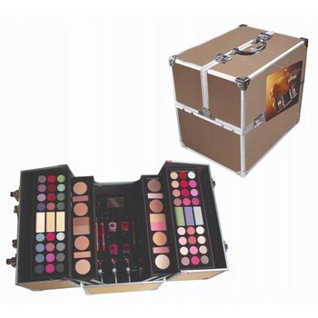 2K Super Model Beauty Train Case